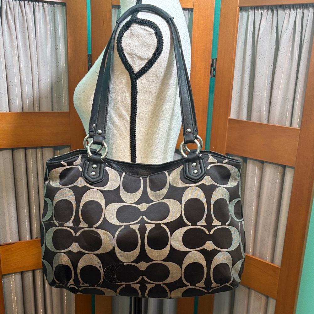 Coach Signature Black and Cream Shoulder Bag - Picture 2 of 16